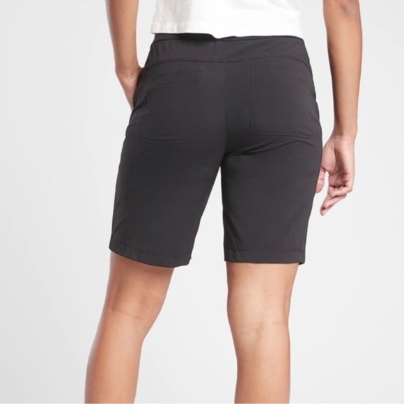 Athleta Trekkie North Mid Rise Black Bermuda shorts size 4 - Picture 3 of 14